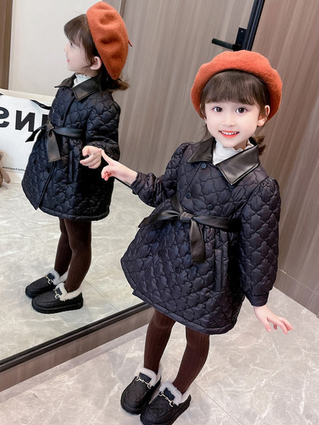 Žieminė vaikiška striukė su pamušalu, sagomis ir dirželiu