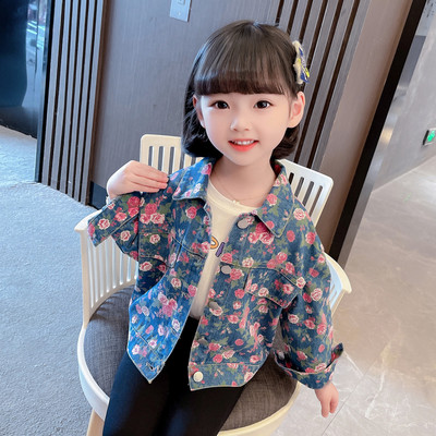 Farmerdzseki lányoknak virágos motívumokkal