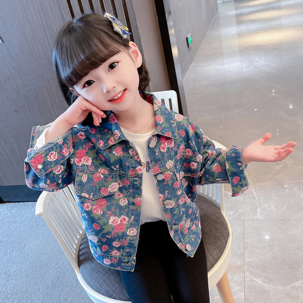 Farmerdzseki lányoknak virágos motívumokkal