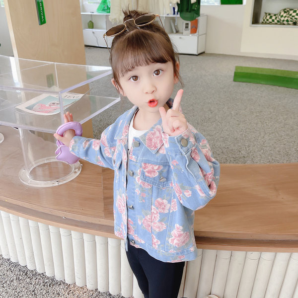 Džinsinė rudeninė striukė mergaitei su gėlėmis