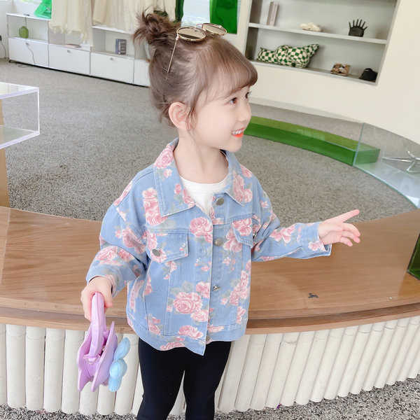 Džinsinė rudeninė striukė mergaitei su gėlėmis