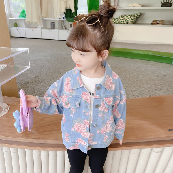 Džinsinė rudeninė striukė mergaitei su gėlėmis