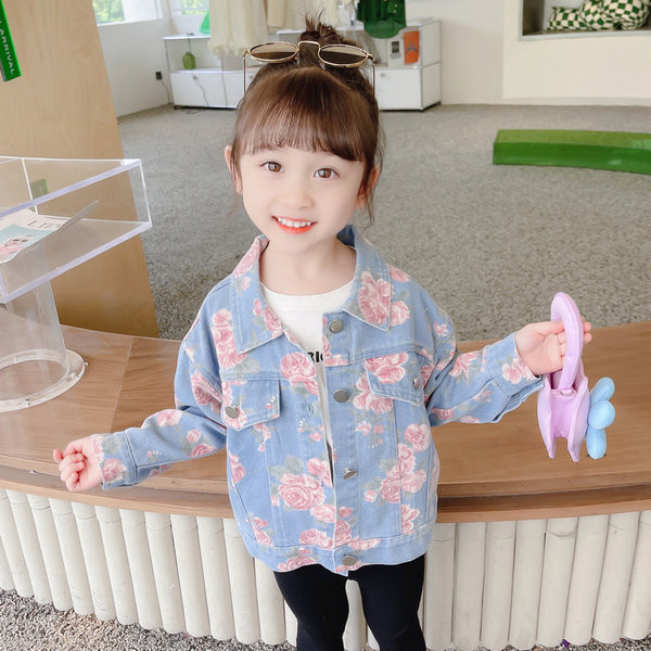 Džinsinė rudeninė striukė mergaitei su gėlėmis