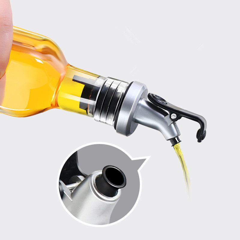 Setul creativ de condimente de bucătărie include 1 suport pentru condimente, 2 borcane de sticlă pentru condimente și 2 sticle de ulei de tip push