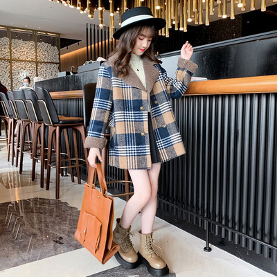 Új modell kabát lányoknak gombokkal