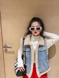 Vesta din denim pentru copii cu nasturi si captuseala din puf