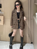 Moekas loomatrükiga lastejope tüdrukutele