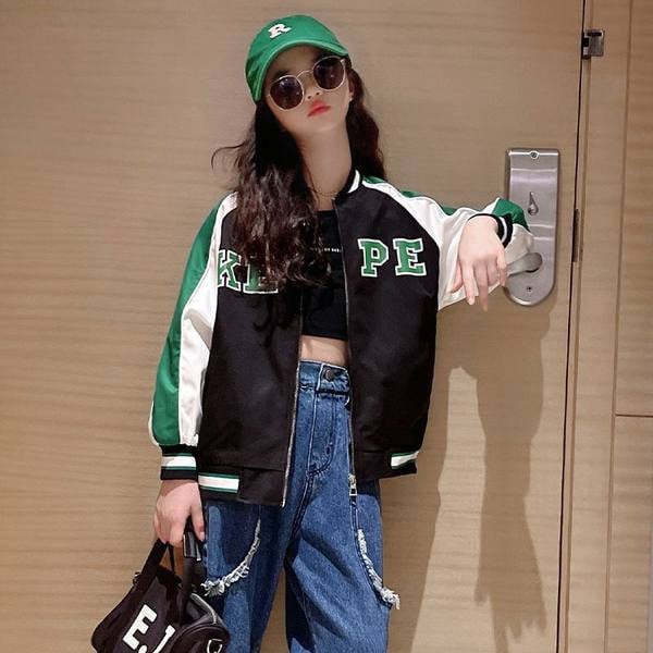 Tikitud kirja ja taskuga spordijakk tüdrukutele