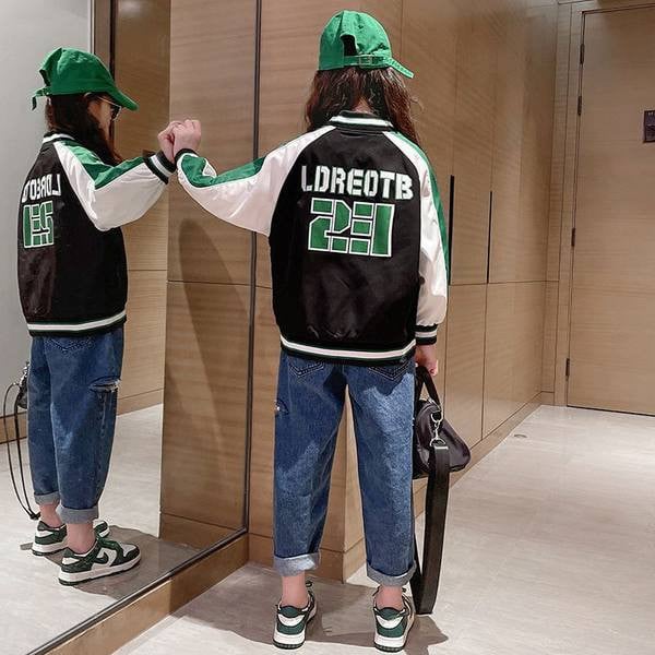 Tikitud kirja ja taskuga spordijakk tüdrukutele