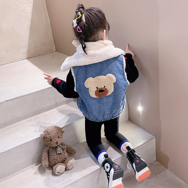 Vestă din denim pentru fete cu căptușeală caldă și închidere cu nasturi