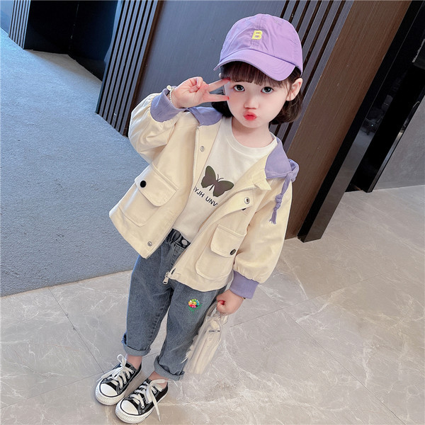 Geaca pentru copii la moda cu gluga si buzunare pentru fete