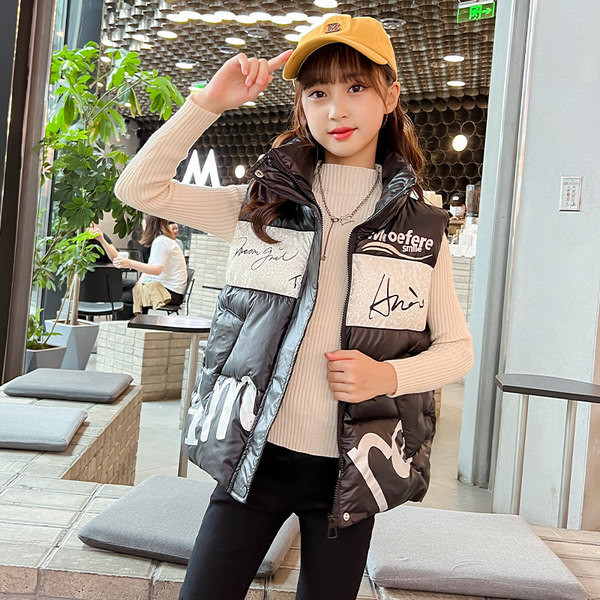 Vaikiška laisvalaikio liemenė su aukšta apykakle