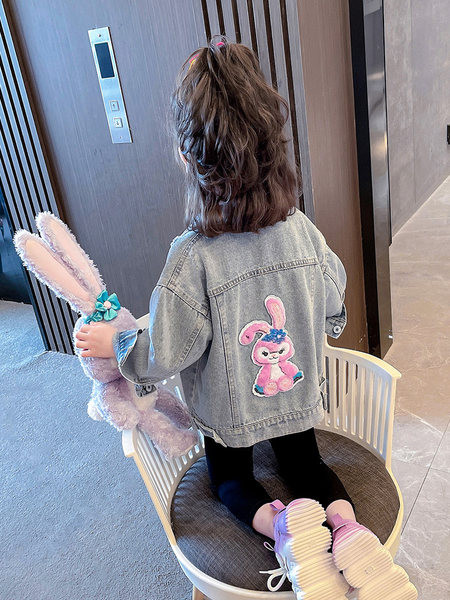 Vaikiška džinsinė striukė plačiomis rankovėmis ir siuvinėjimu