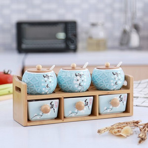 Virtuvės aksesuarai 1-7 vnt./komplektas Keraminių prieskonių puodų rinkinys Medinis padėklas Prieskonių indelis su mediniu dangteliu prieskonių dėžutė Druskos plaktuvas