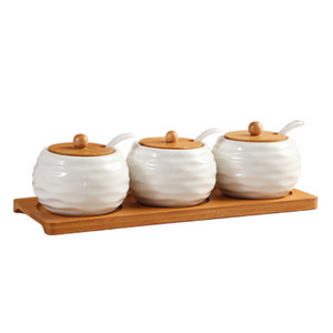 Virtuvės aksesuarai 1-7 vnt./komplektas Keraminių prieskonių puodų rinkinys Medinis padėklas Prieskonių indelis su mediniu dangteliu prieskonių dėžutė Druskos plaktuvas