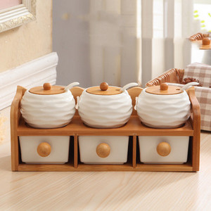 Virtuvės aksesuarai 1-7 vnt./komplektas Keraminių prieskonių puodų rinkinys Medinis padėklas Prieskonių indelis su mediniu dangteliu prieskonių dėžutė Druskos plaktuvas