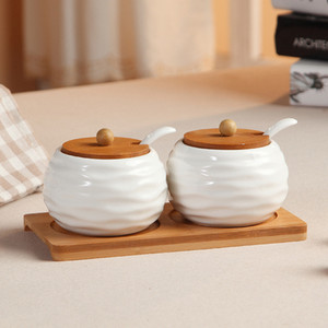Virtuvės aksesuarai 1-7 vnt./komplektas Keraminių prieskonių puodų rinkinys Medinis padėklas Prieskonių indelis su mediniu dangteliu prieskonių dėžutė Druskos plaktuvas