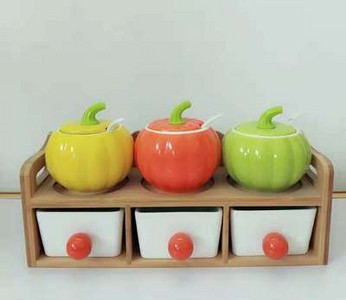 Virtuvės aksesuarai 1-7 vnt./komplektas Keraminių prieskonių puodų rinkinys Medinis padėklas Prieskonių indelis su mediniu dangteliu prieskonių dėžutė Druskos plaktuvas