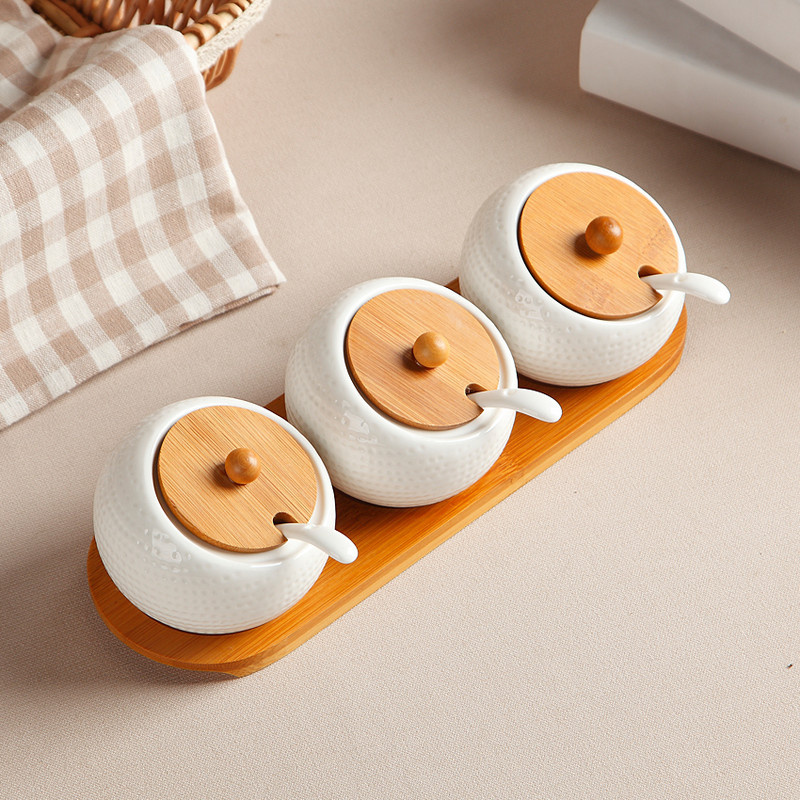 Virtuvės aksesuarai 1-7 vnt./komplektas Keraminių prieskonių puodų rinkinys Medinis padėklas Prieskonių indelis su mediniu dangteliu prieskonių dėžutė Druskos plaktuvas