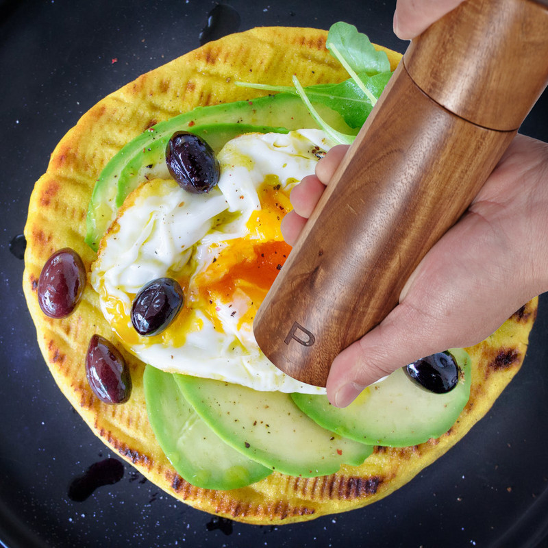 Fából készült só- és borsdaráló készlet, újratölthető és hozzáillő fatálca - magas, 8 hüvelykes akácfa só- és borsszórók