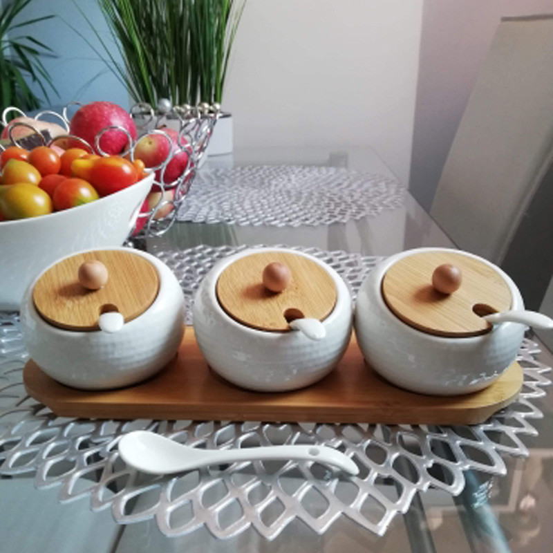 3 vnt. prieskonių dėžutė golfo keraminių pagardų indelių rinkinys su bambukiniais dangteliais padėklas porcelianiniai prieskonių indai Druskos pipirai, cukrus