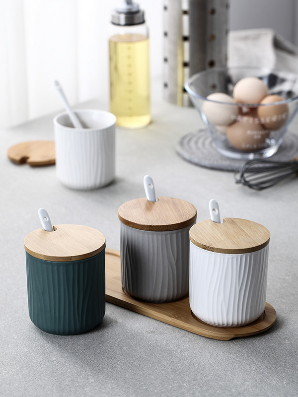 Keraminiai prieskonių stiklainiai Bambuko dangtelis su šaukštu Serviravimo medinis padėklas cukraus puodo indelis Druskos pipirų rinkinys Porcelianinis pagardų indelis