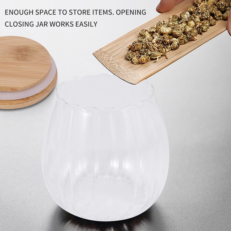 Uždarytas skaidrus stiklinis prieskonių puodas su dangčiu, arbatos laikymo indelis, druskos pipirų laikymo dėžutė, cukraus dubens virtuvės priedai