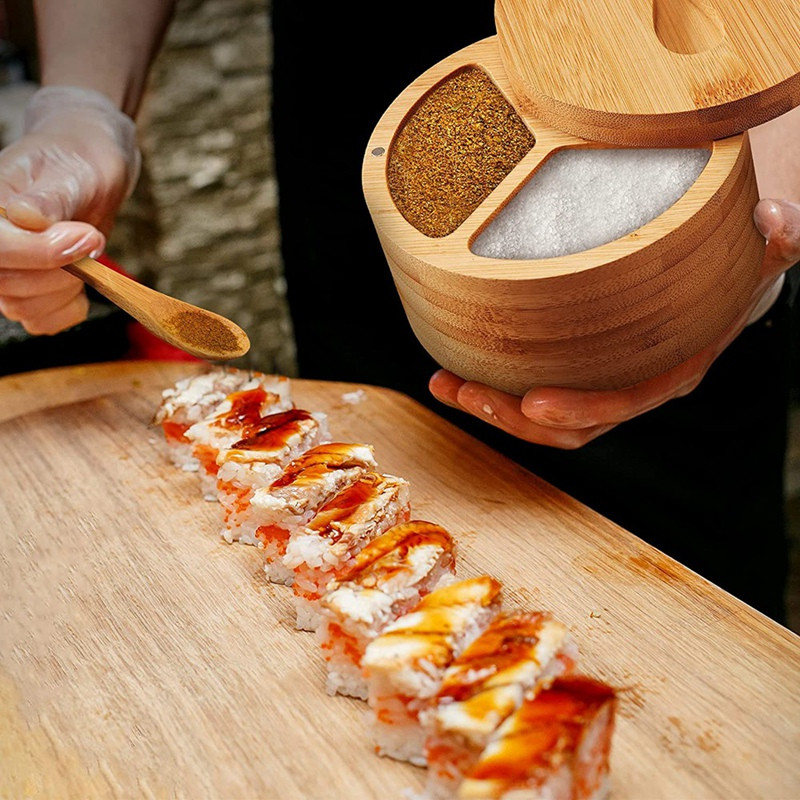 Cutie de sare din bambus cu lingură Recipient de depozitare pentru condimente și condimente cu 3 compartimente, cu capac magnetic pivotant Condiment rotund