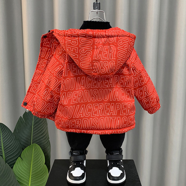 Geacă de iarnă pentru băieți cu glugă și inscripții