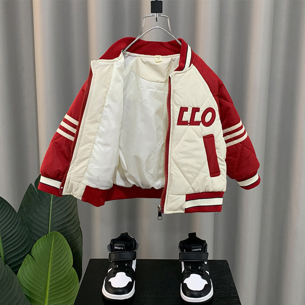 Rudeninė ir žieminė striukė berniukams su išsiuvinėtomis raidėmis ir kišene