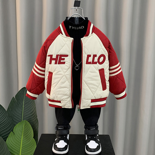 Rudeninė ir žieminė striukė berniukams su išsiuvinėtomis raidėmis ir kišene