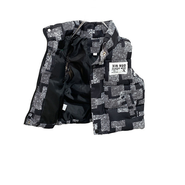 Guler la modă și vestă cu logo pentru băieți