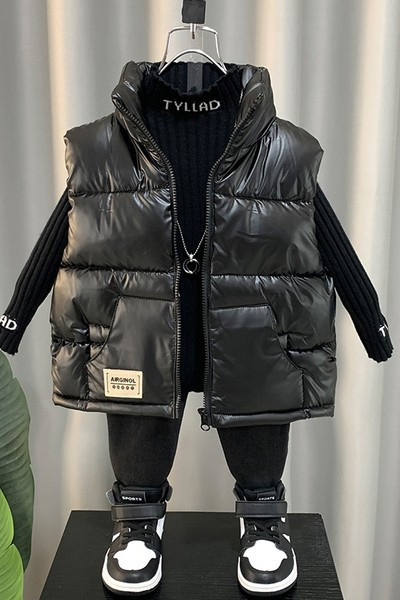 Vesta model nou pentru baieti cu logo si guler inalt