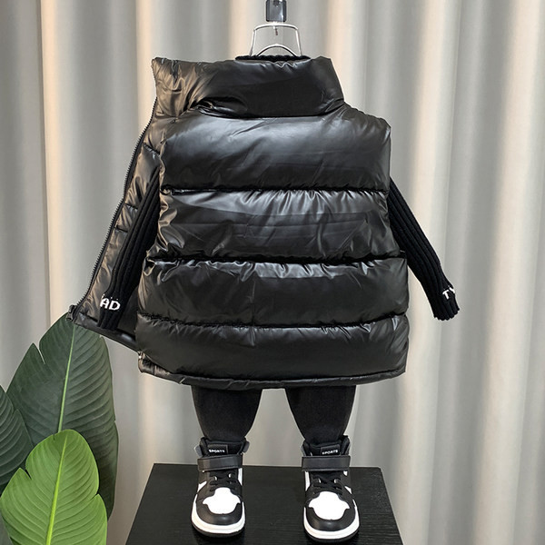 Vesta model nou pentru baieti cu logo si guler inalt