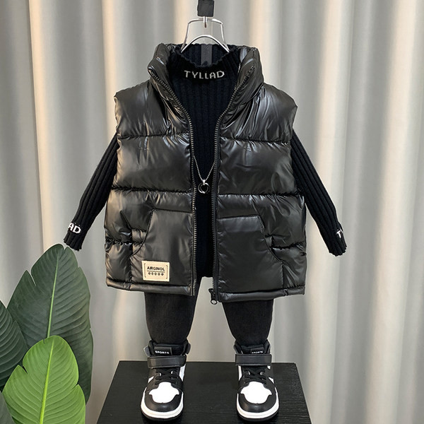 Vesta model nou pentru baieti cu logo si guler inalt