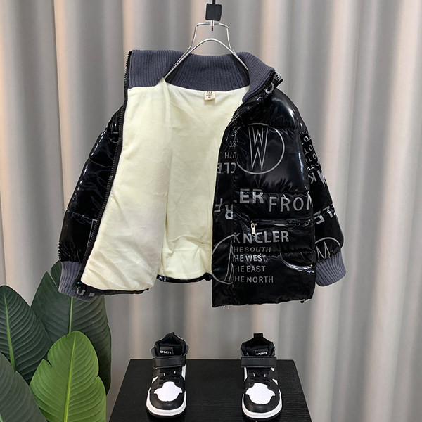 Jachetă la modă pentru băieți cu inscripții