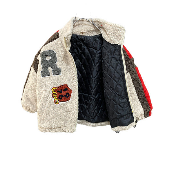 Plüss kabát fiúknak hímzett szöveggel és cipzárral