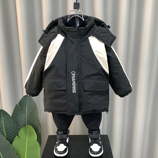 Divatos fiú kabát meleg béléssel és kapucnival