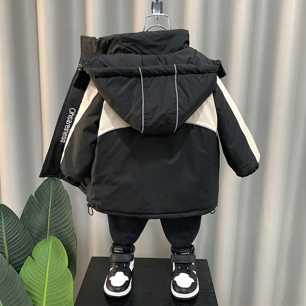 Divatos fiú kabát meleg béléssel és kapucnival