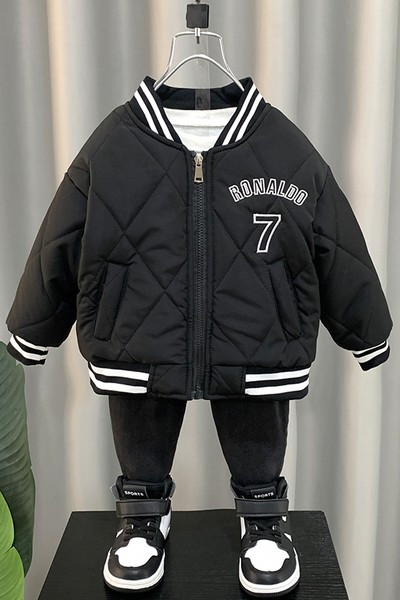 Novi model dječje jakne sa izvezenim natpisom za dječake