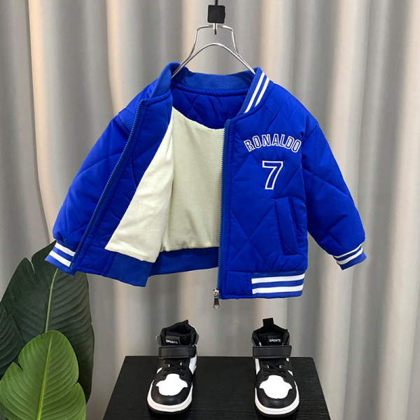 Novi model dječje jakne sa izvezenim natpisom za dječake