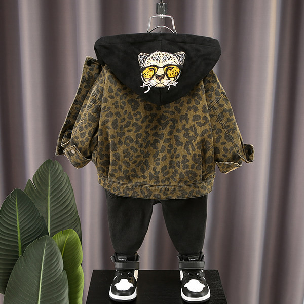 Dječja traper jakna za dječake s leopard printom i kapuljačom