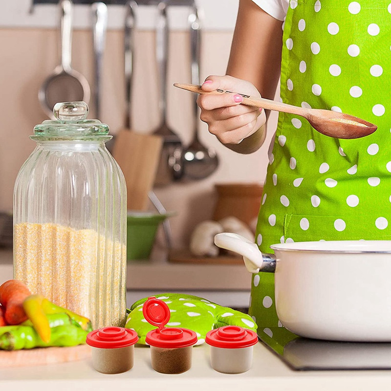 Só- és borsszórók Nedvességálló sószóró piros fedőkkel, műanyag légmentes fűszerüveg adagoló