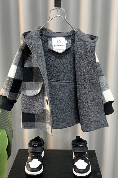 Geaca pentru copii in carouri cu buzunare pentru baieti