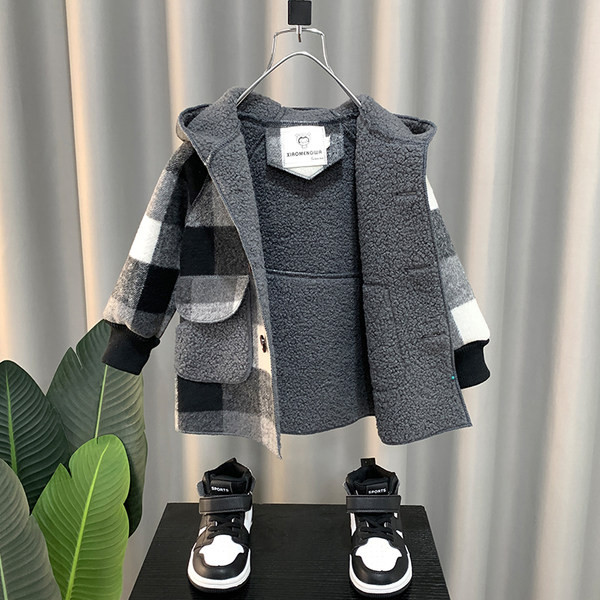 Geaca pentru copii in carouri cu buzunare pentru baieti