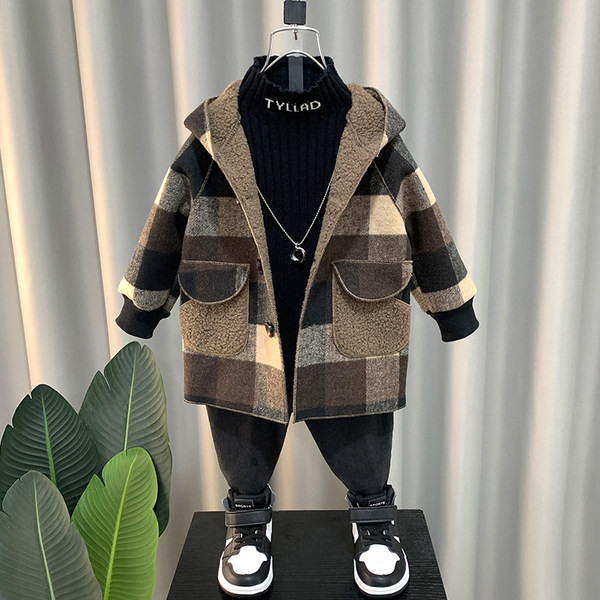 Geaca pentru copii in carouri cu buzunare pentru baieti