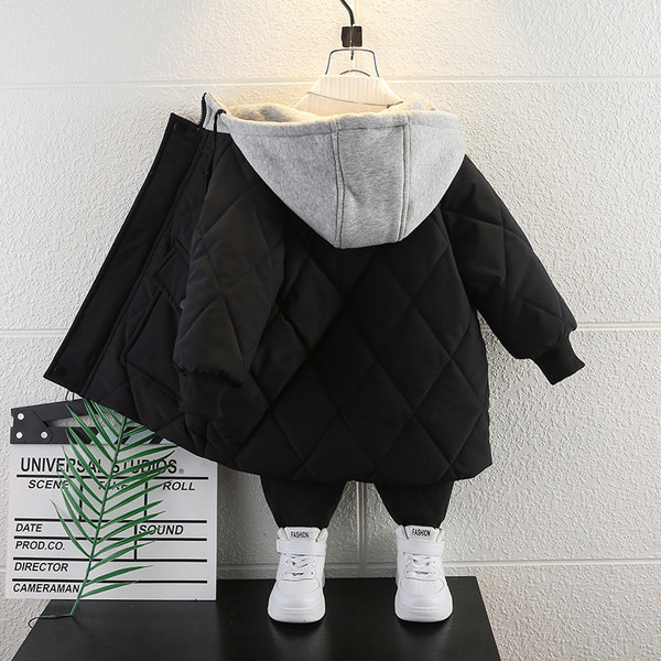 Vaikiška žieminė striukė berniukams su gobtuvu ir raišteliais