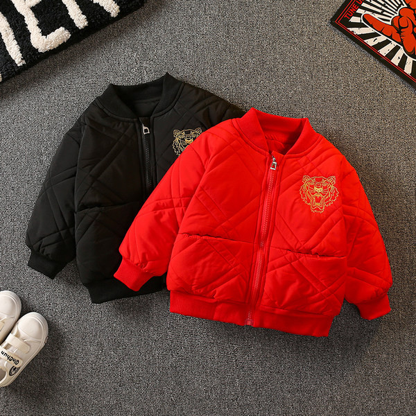 Rudens-žiemos striukė berniukams su siuvinėjimais