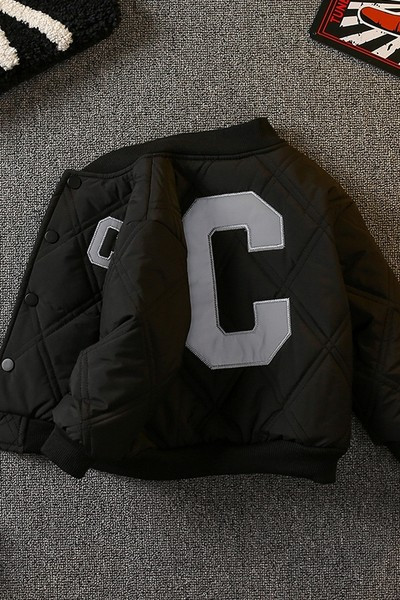 Gyermek őszi téli kabát hímzéssel és zsebbel fiúknak