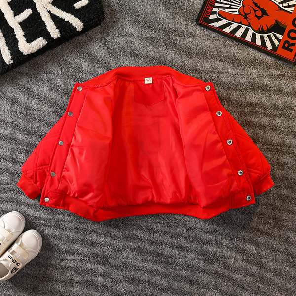 Gyermek őszi téli kabát hímzéssel és zsebbel fiúknak